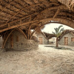 בית הארחה שבנה שבט כפרי באיראן