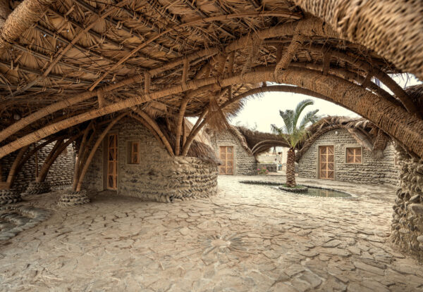 בית הארחה שבנה שבט כפרי באיראן