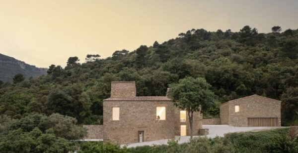 המעצב שנטש את לונדון, לבית חווה בנוף הכפרי המבודד של ג'ירונה