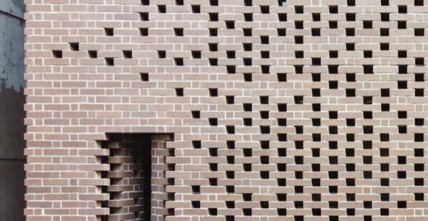 הבית שעוטה צעיף לבנים, טייוואן