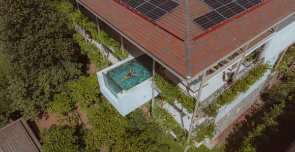 וילת הנופש המרחפת מעל הג'ונגל בקוסטה ריקה