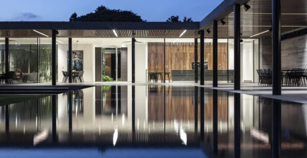 רב הנסתר על הגלוי: הבית כמרחב רגשי, חושי ופילוסופי