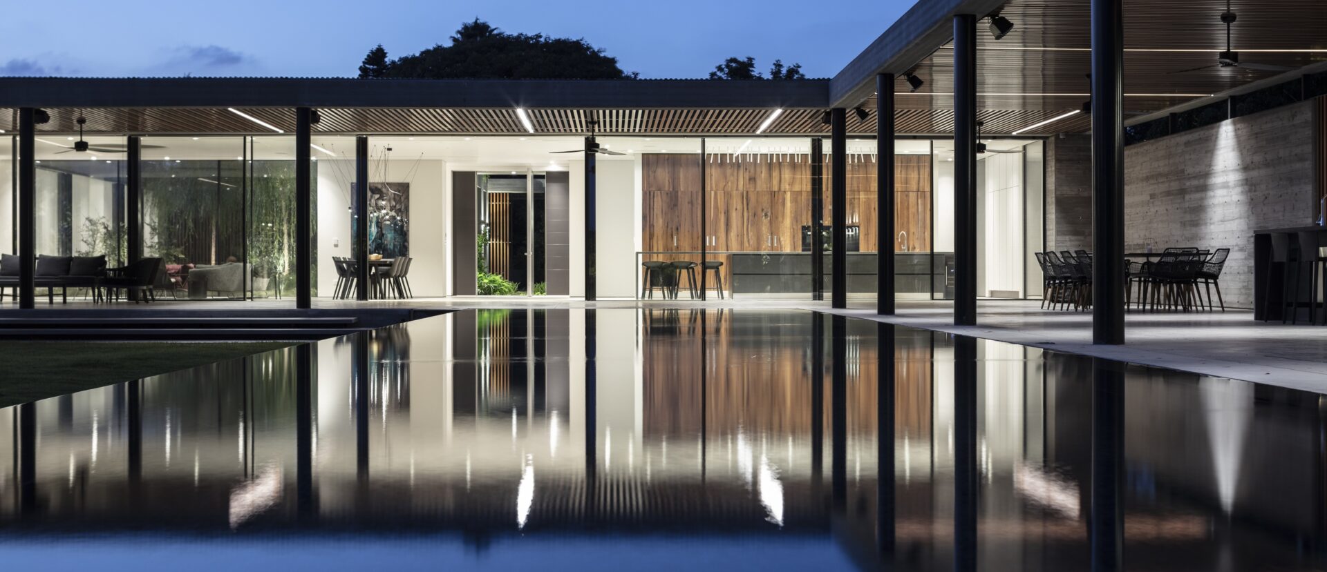 רב הנסתר על הגלוי: הבית כמרחב רגשי, חושי ופילוסופי