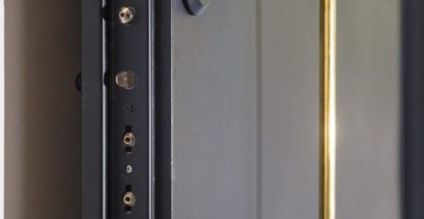 חדשנות, עיצוב ואמינות: הרמטיקס פורצת דרך בדלתות ביטחון נגד פריצות