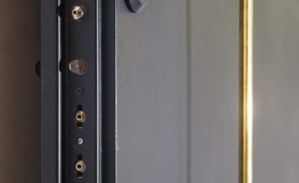 חדשנות, עיצוב ואמינות: הרמטיקס פורצת דרך בדלתות ביטחון נגד פריצות