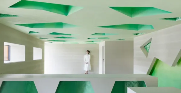 גיאומטריות של צבע ואור, במשרד בטוקיו