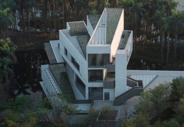 מוזיאון ביצות על אי אקולוגי, המאוכלס ב-25 אלף אנפות