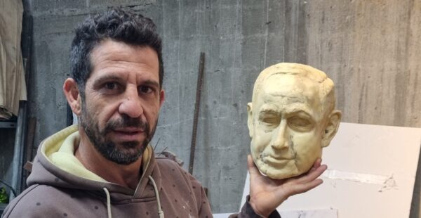 סמלי כח וראוותנות: בסטודיו של איתי זלאיט