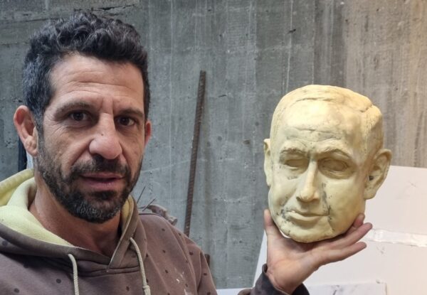 סמלי כח וראוותנות: בסטודיו של איתי זלאיט