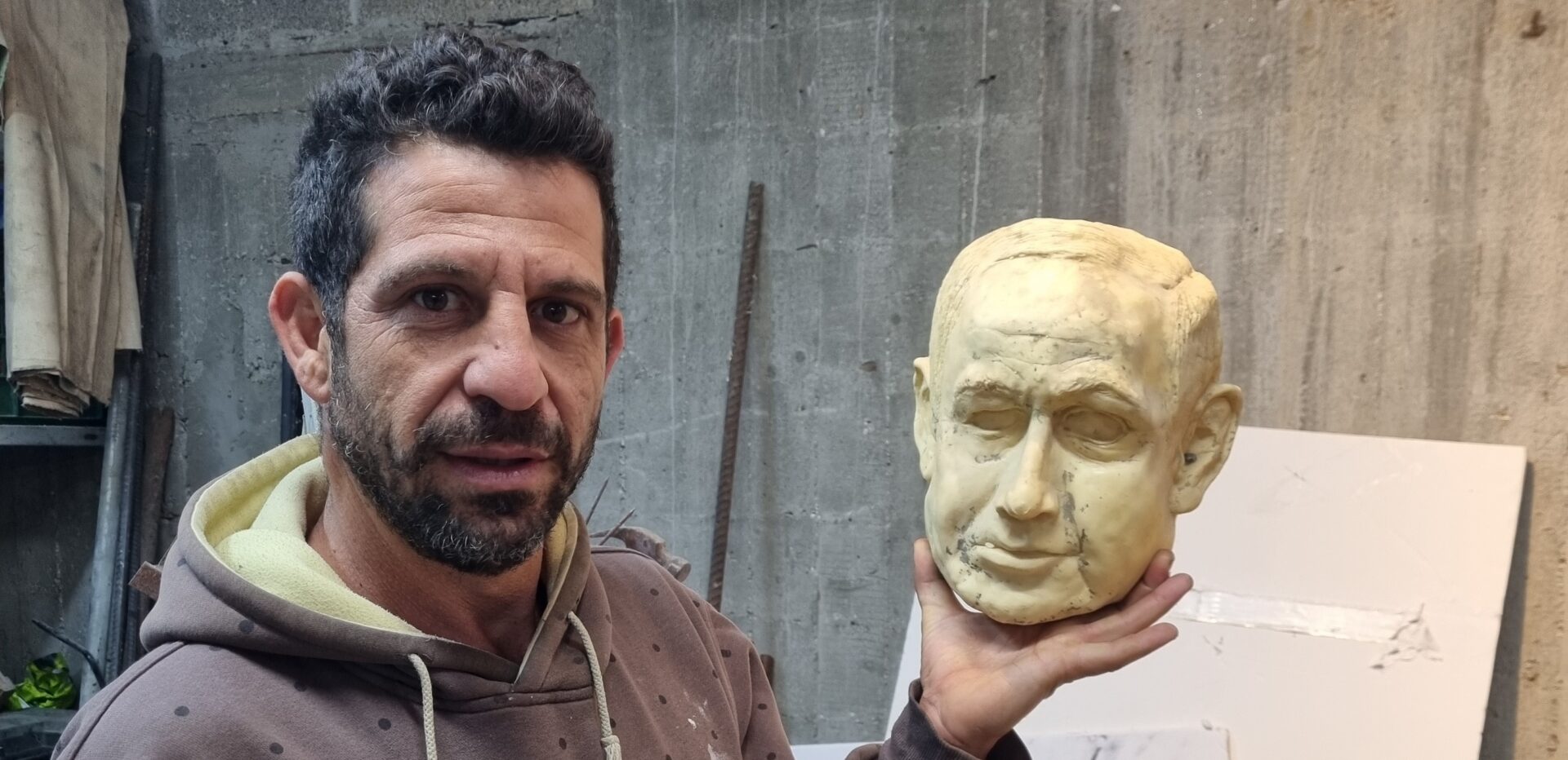 סמלי כח וראוותנות: בסטודיו של איתי זלאיט