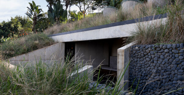 בית קיט נחבא בנוף, מתחת לפני הקרקע