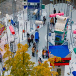 מיצב כדור מתגלגל שובב, מחייה כיכר בסין