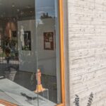 הבטון, העץ והאור: מודרניזם אמנותי בשרון