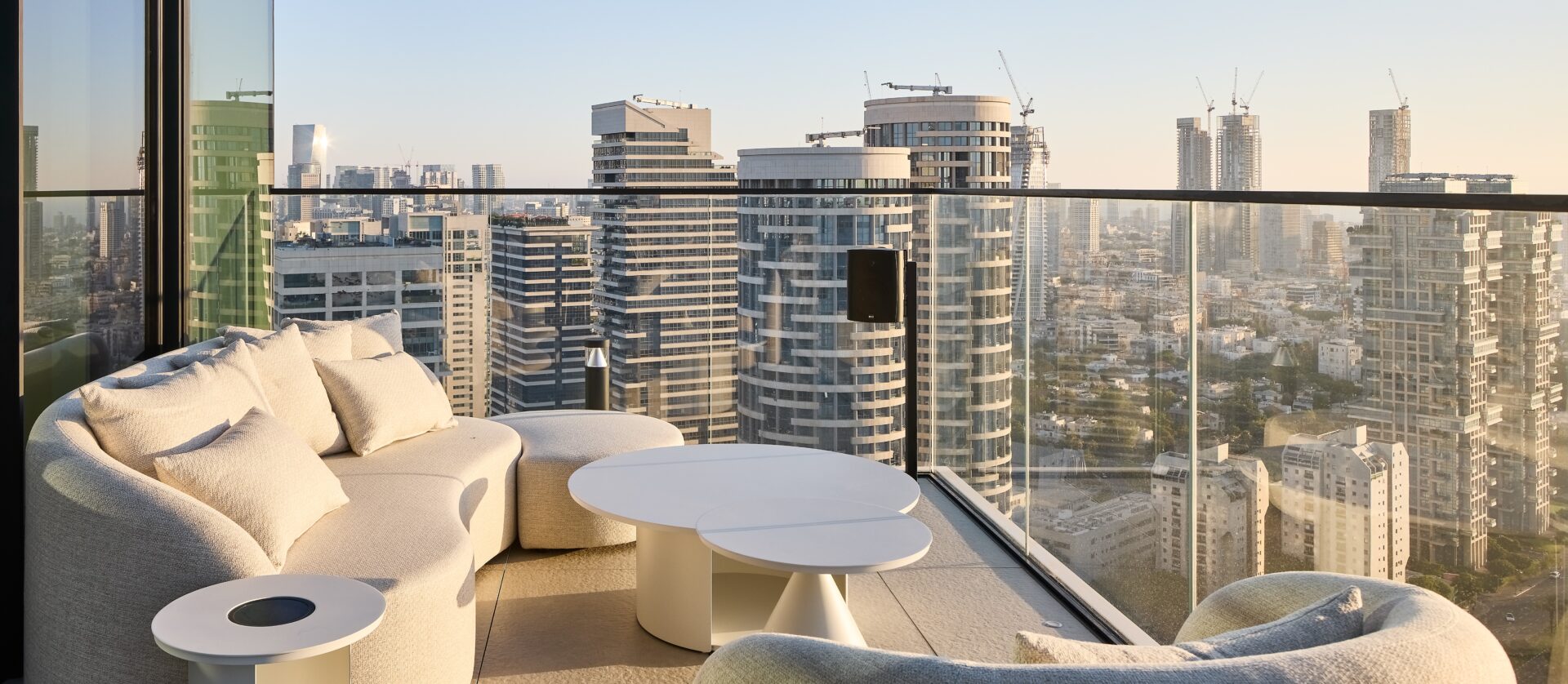 דופלקס יוקרתי מול הים, בתל-אביב