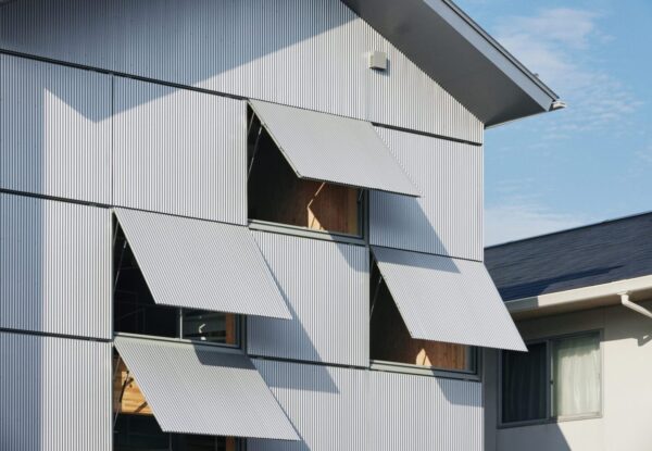 בית עירוני יפני מסורתי, הפך למרחב עבודה מודרני וגמיש