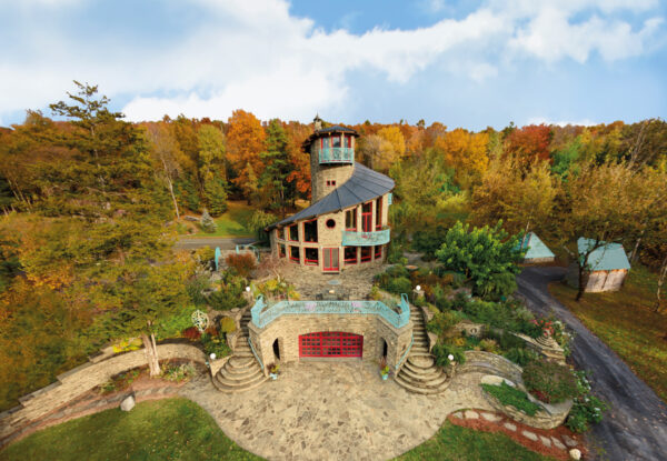 בית הספירלה: לחוות את הקשר האלוהי בין הטבע לאמנות