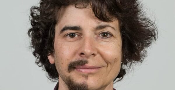 כמו שתי טיפות מים: הסימטריה של בני המשפחה