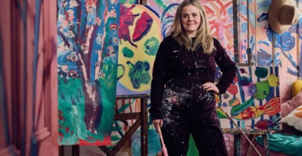 אמנית צבעה את ביתה ומציעה אותו למכירה כיצירת אמנות