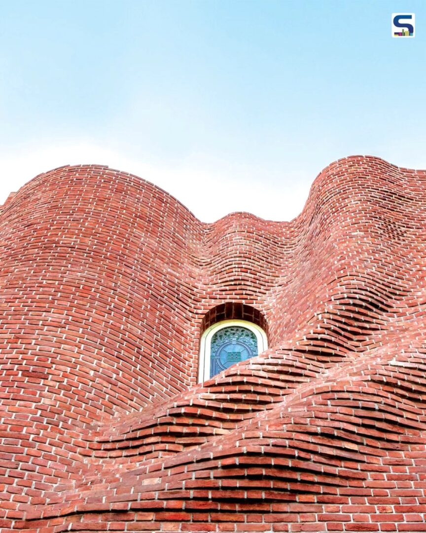 בית מגורים ממאה אלף לבנים בעבודת-יד