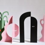 בסטודיו של האמנית גל מלניק