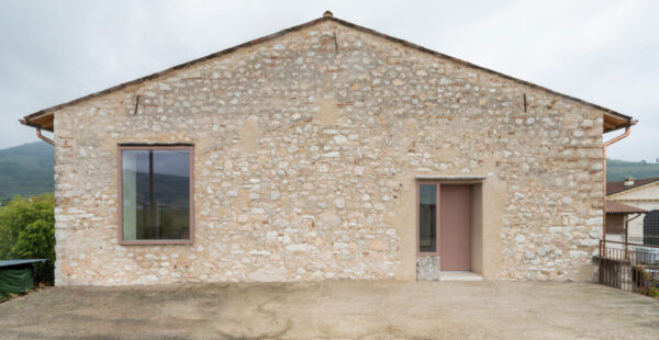 שיפוץ של בית אבן כפרי מהמאה ה-19 בורונה