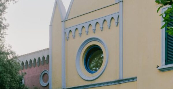 כנסיה נטושה בטוקסנה, הפכה לבית של אמן