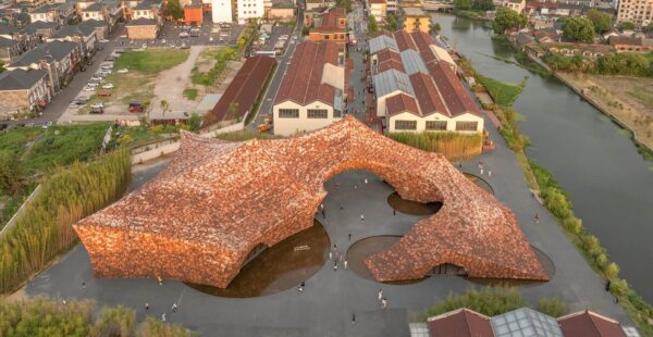 קנגו קומה עיצב את מוזיאון הקרמיקה בסין, כהר קרמי