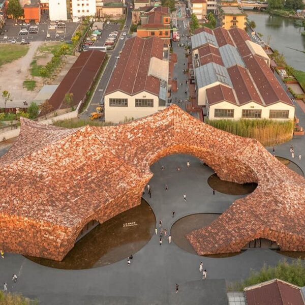 קנגו קומה עיצב את מוזיאון הקרמיקה בסין, כהר קרמי