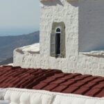 המעצב שגר בבית אבן יווני עתיק על אי