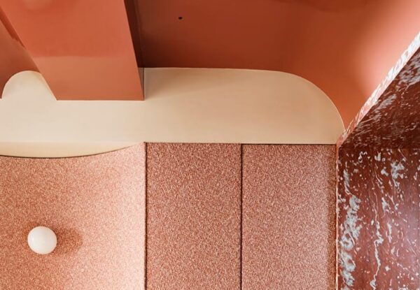 מעזובה למניפסט עיצובי: הווילה של המעצבת במדריד