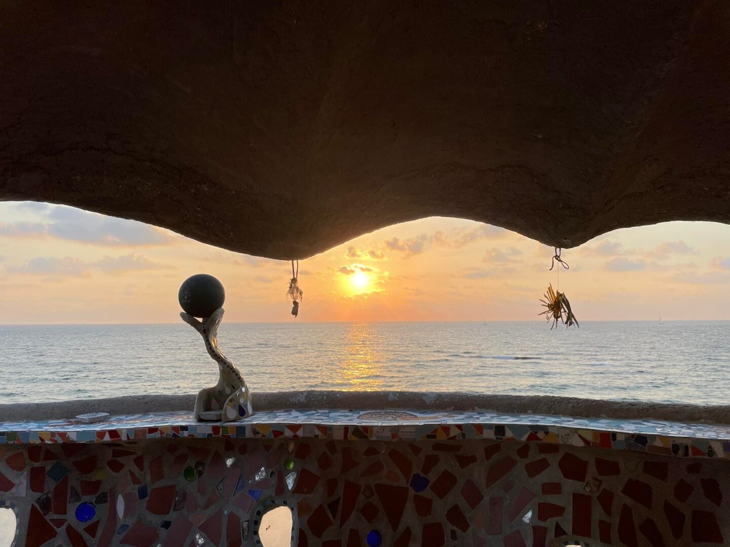 המחוזי הכריע: “בית הצדף” בהרצליה יפונה – האמן ניסים קחלון יידרש לעזוב לאחר כ-50 שנה