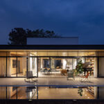 בית נטוע כפרח בלב הסאוונה הברזילאית