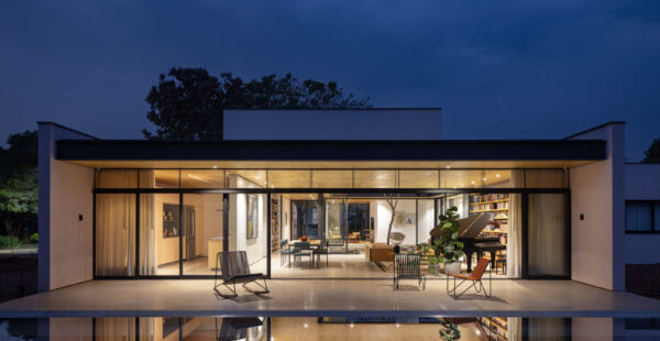 בית נטוע כפרח בלב הסאוונה הברזילאית