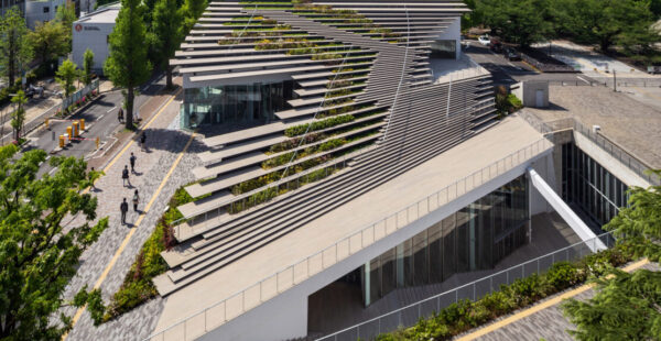 מבנה המכון הטכנולוגי שתכנן קנגו קומה, מדורג וירוק