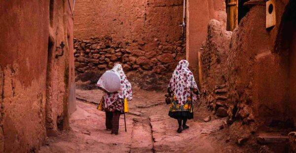 כפרים קדומים באיראן: אלף שנה בין הרים, מדבר וזיכרון היסטורי