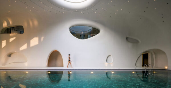 אדריכלות על צוק: מרכז הספא “The Rock” בסין