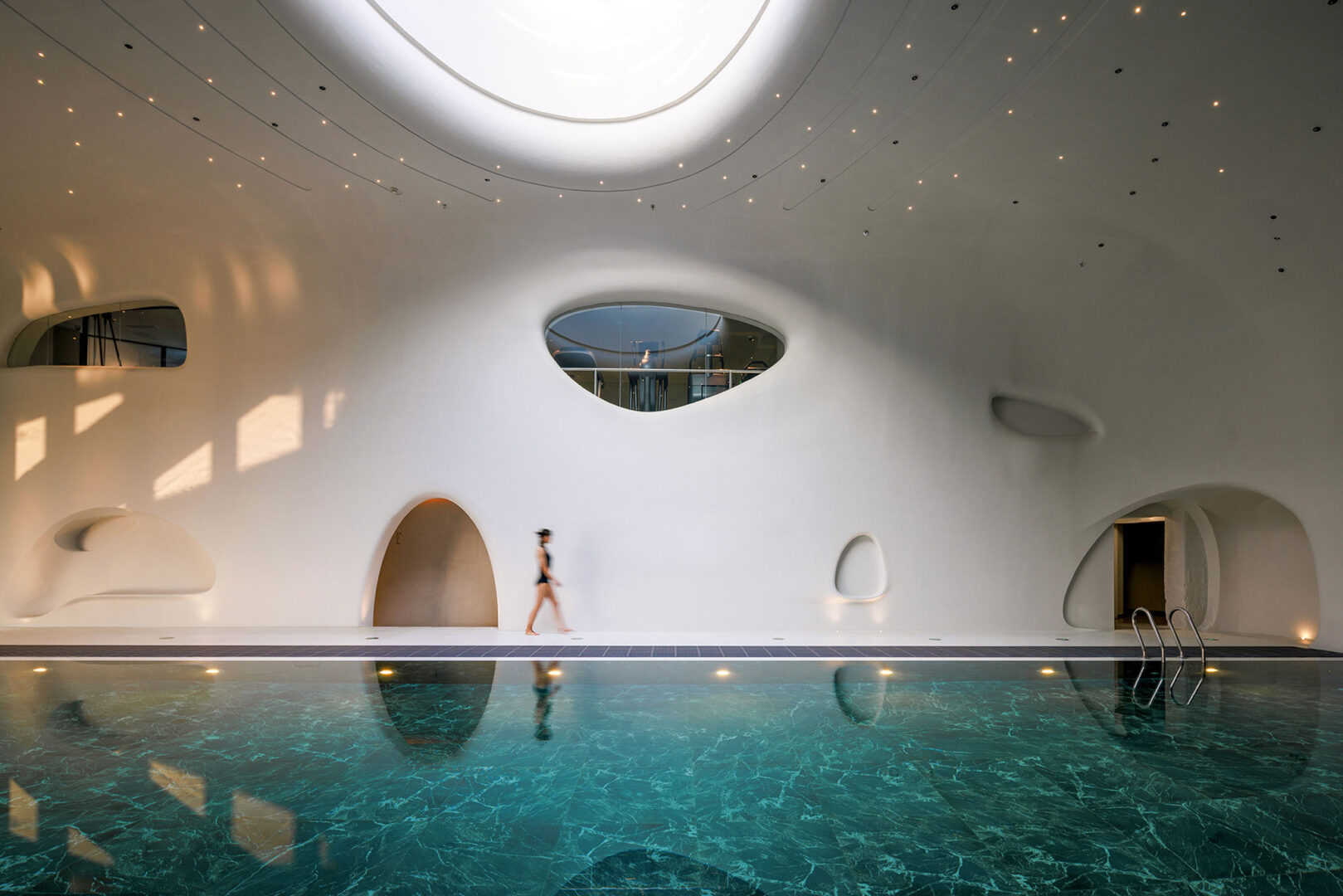 אדריכלות על צוק: מרכז הספא “The Rock” בסין