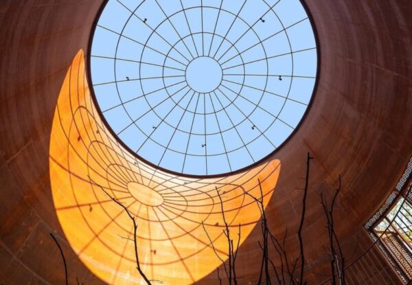 קנגו קומה הפך אתר תעשייתי מנוכר, לפארק עירוני אמנותי ב-Hangzhou