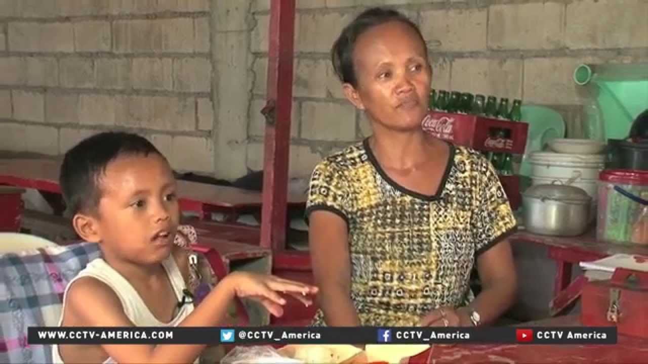 חסר בית בן 9 עשה את שיעורי הבית לאור סניף מקדונלדס