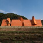 ביערות דרום קוריאה מסתתר בית קפה שנראה כמו מ"משחקי הכס"