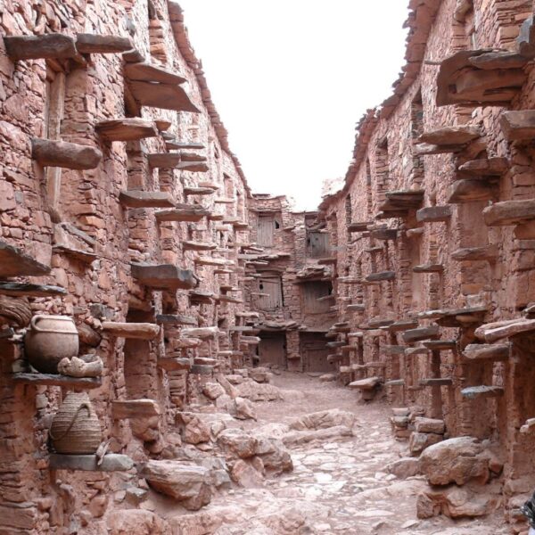 איגודאר: המתחמים העתיקים ששימשו למחסה, כמחסנים ובנקים