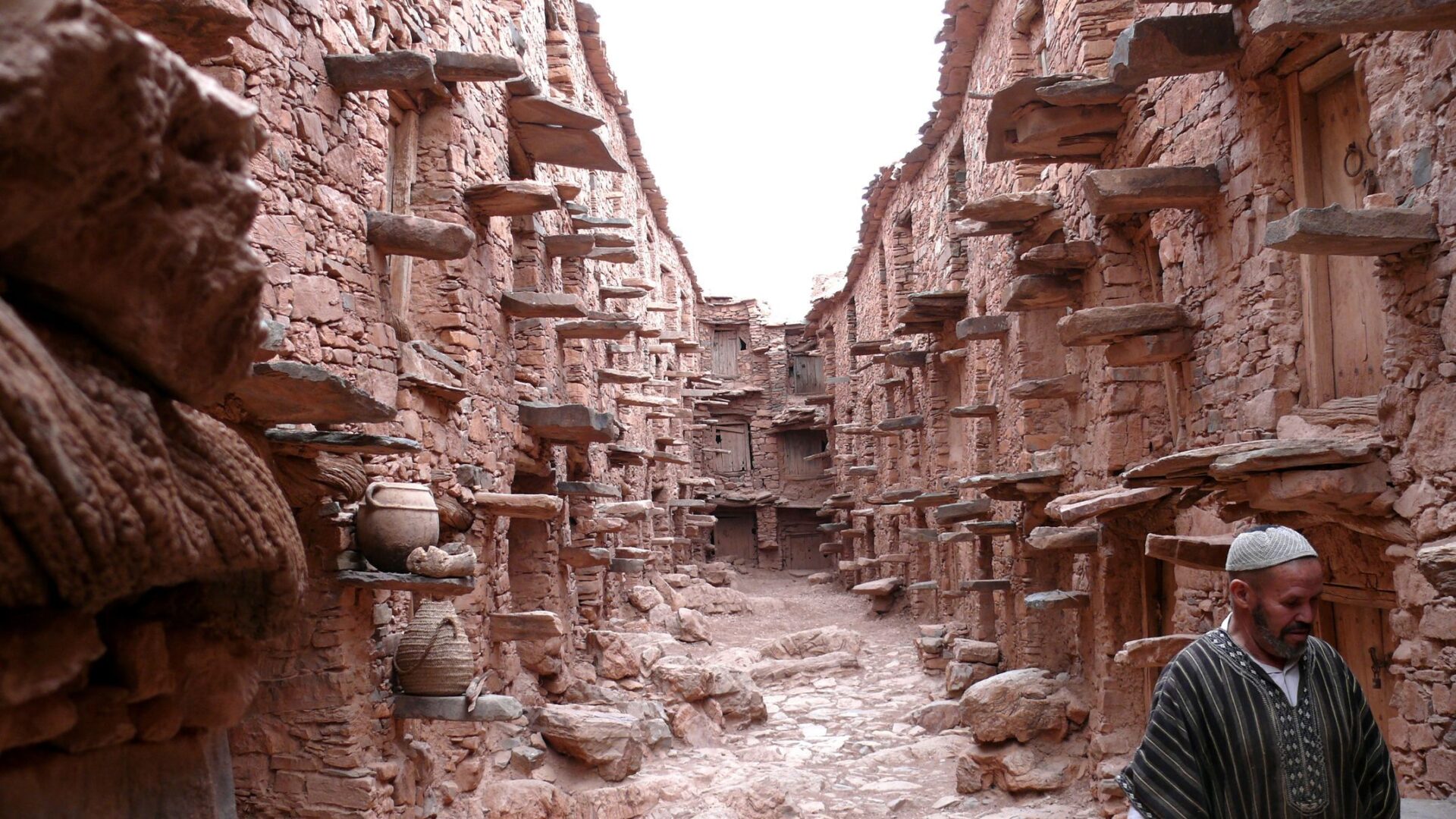 איגודאר: המתחמים העתיקים ששימשו למחסה, כמחסנים ובנקים