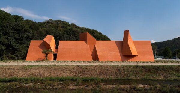 ביערות דרום קוריאה מסתתר בית קפה שנראה כמו מ"משחקי הכס"