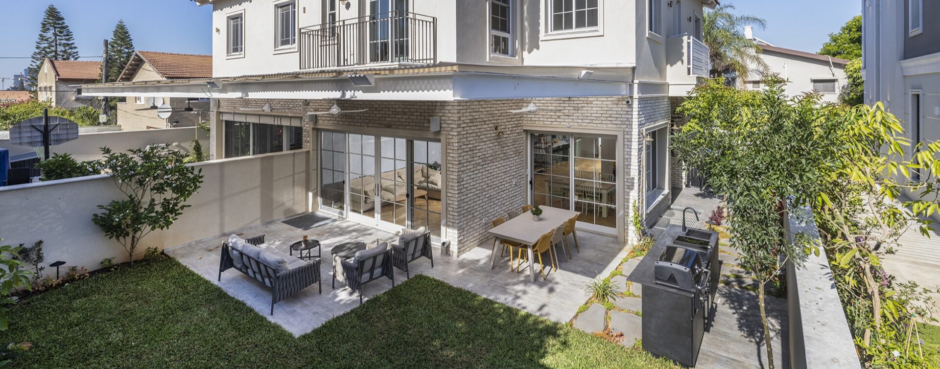 בית בפתח תקוה שמחבר בין טבע לאלגנטיות