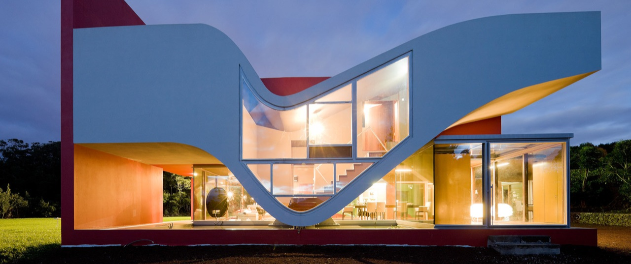 בית "מעוף הציפורים": אדריכלות אורגנית מול רוחות האוקיינוס