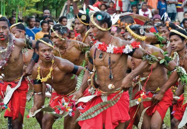 חופש מיני, תשלום בבטטות וקריקט: אי האהבה באוקיינוס השקט