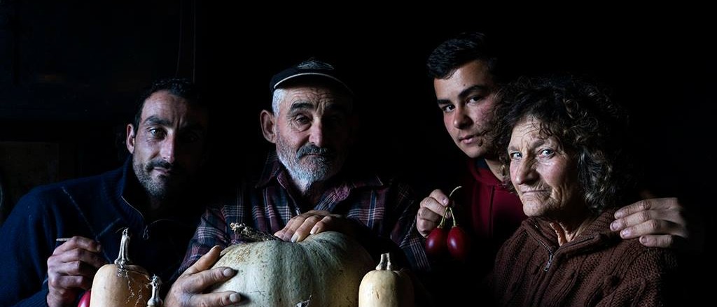 כמו ציורים חיים: דיוקנאות כפריים שמגלים את היופי שבפשטות