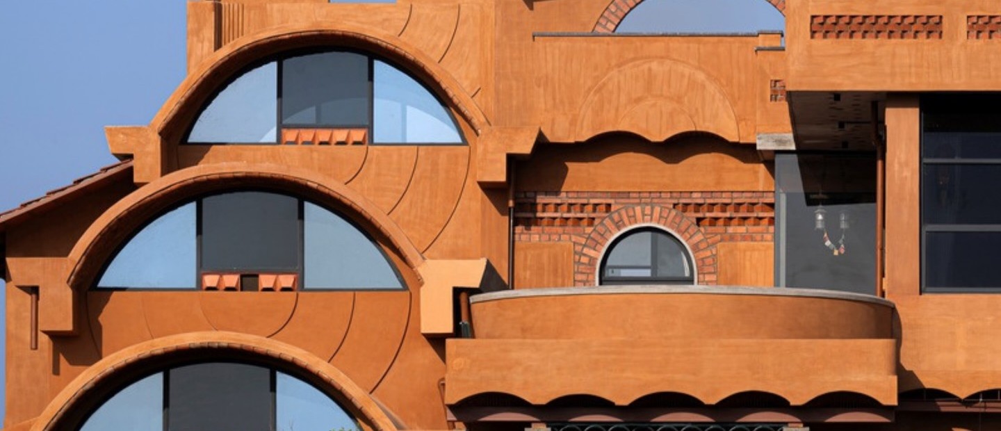 בית בהודו מגדיר מחדש יוקרה בעידן האקלים