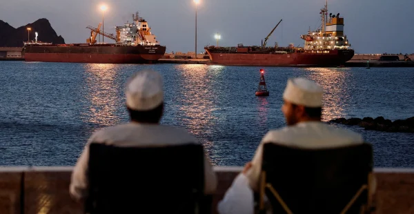 האי הורמוז: בין נקודת חנק עולמית לניסוי חברתי־אדריכלי