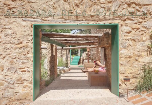 שיקום עדין בלב הנוף: פרויקט ההתחדשות של La Artejuela בספרד